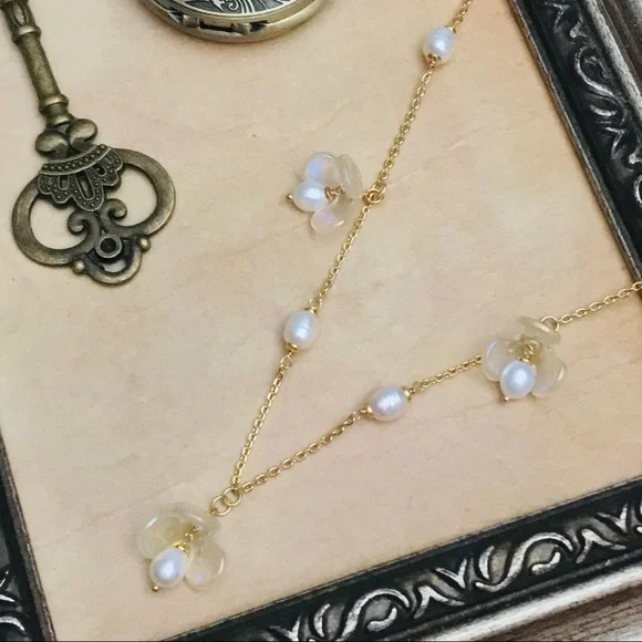 KATE SPADE • Painted Petal Scatter Pearl Necklace - Picture 5 of 5